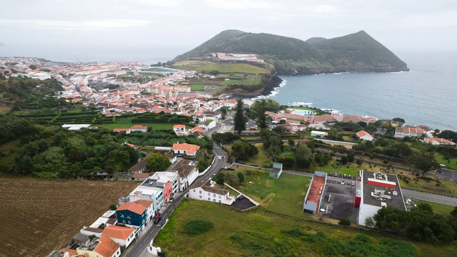 ️ Où la carte fonctionne, où elle ne suffit pas : Ponta Delgada vs les marchés de Corvo et Graciosa
