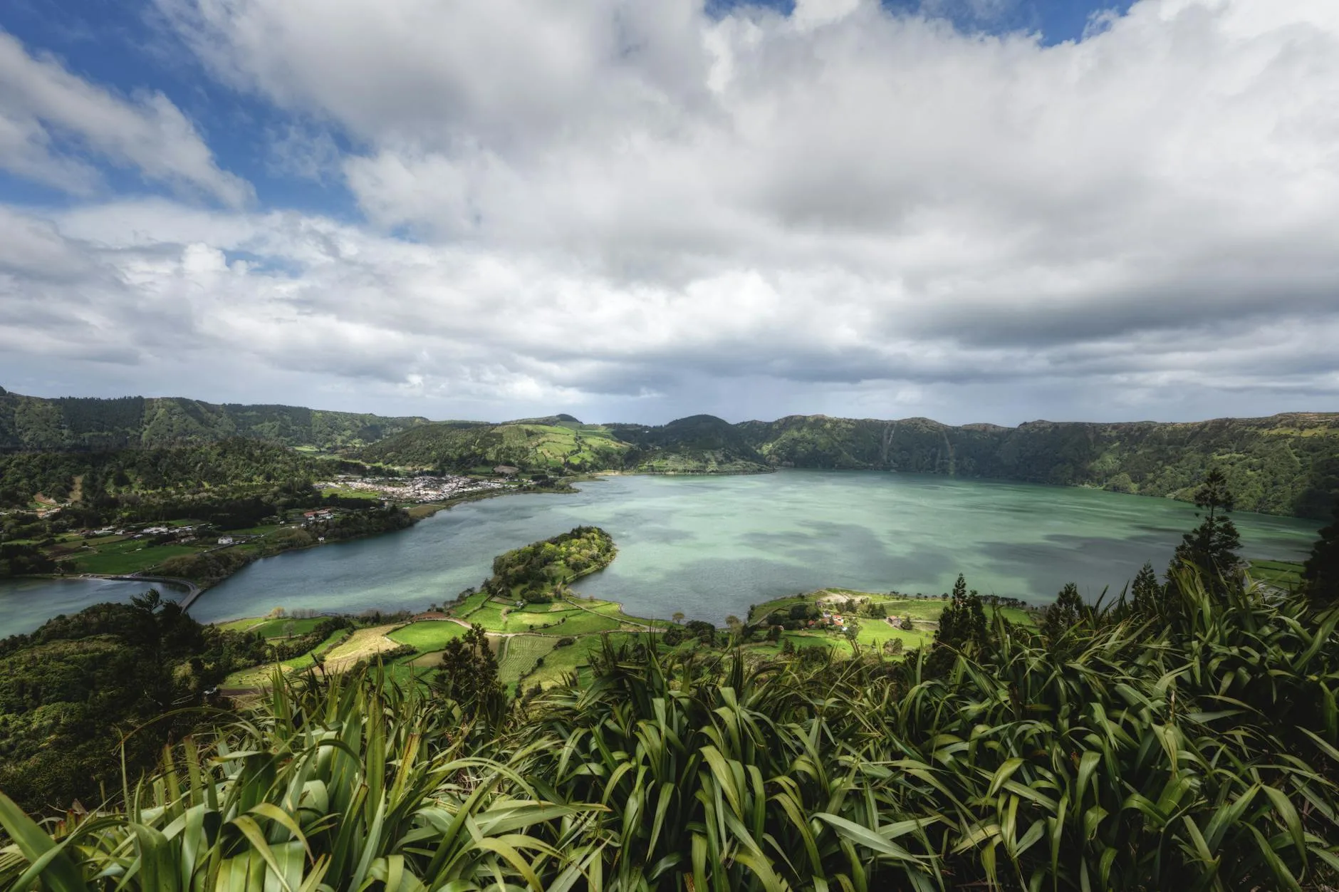 ️ La Lagoa das Furnas : le lac au fond du cratère