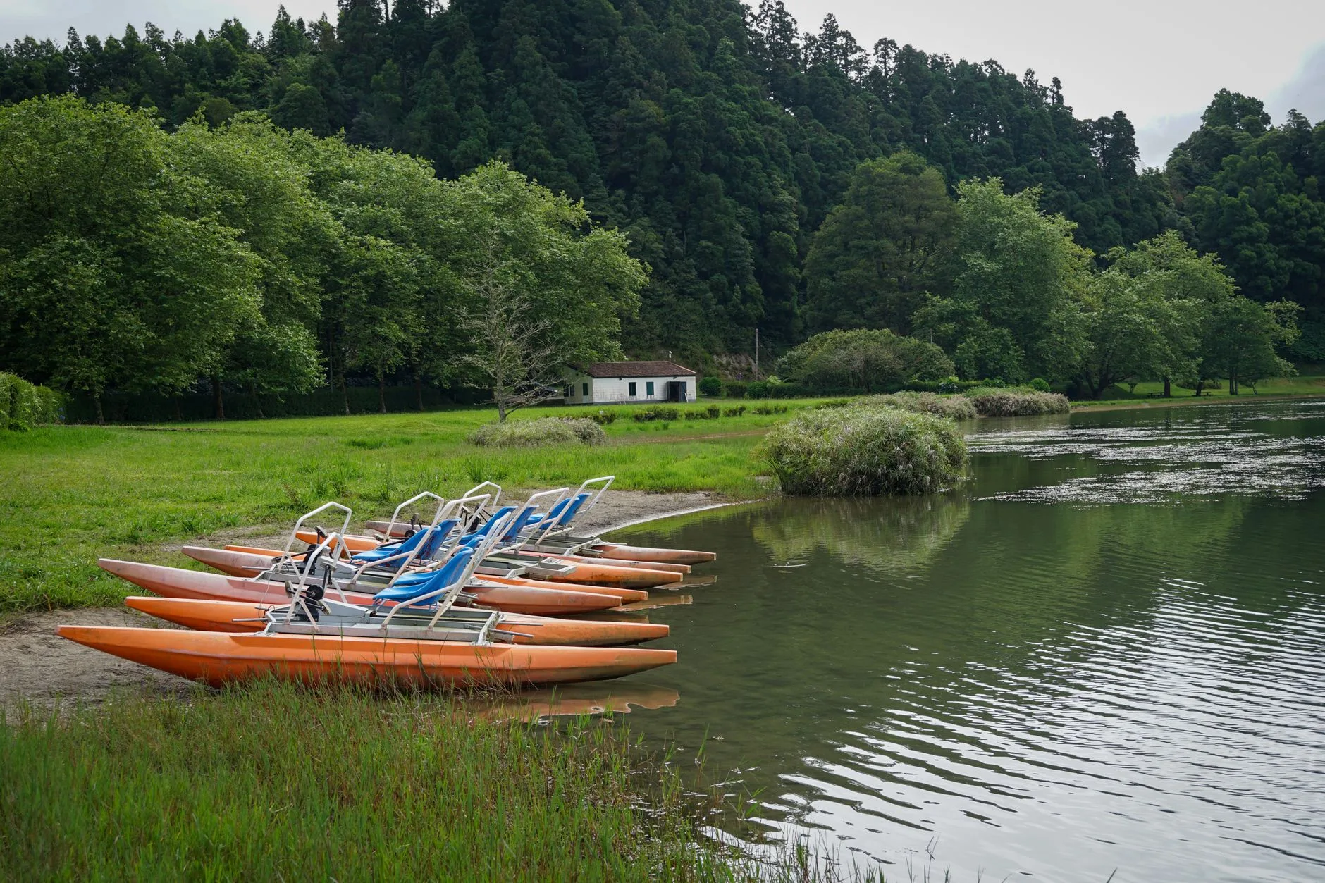 Furnas : le charme thermal, mais un vrai casse-tête sans voiture