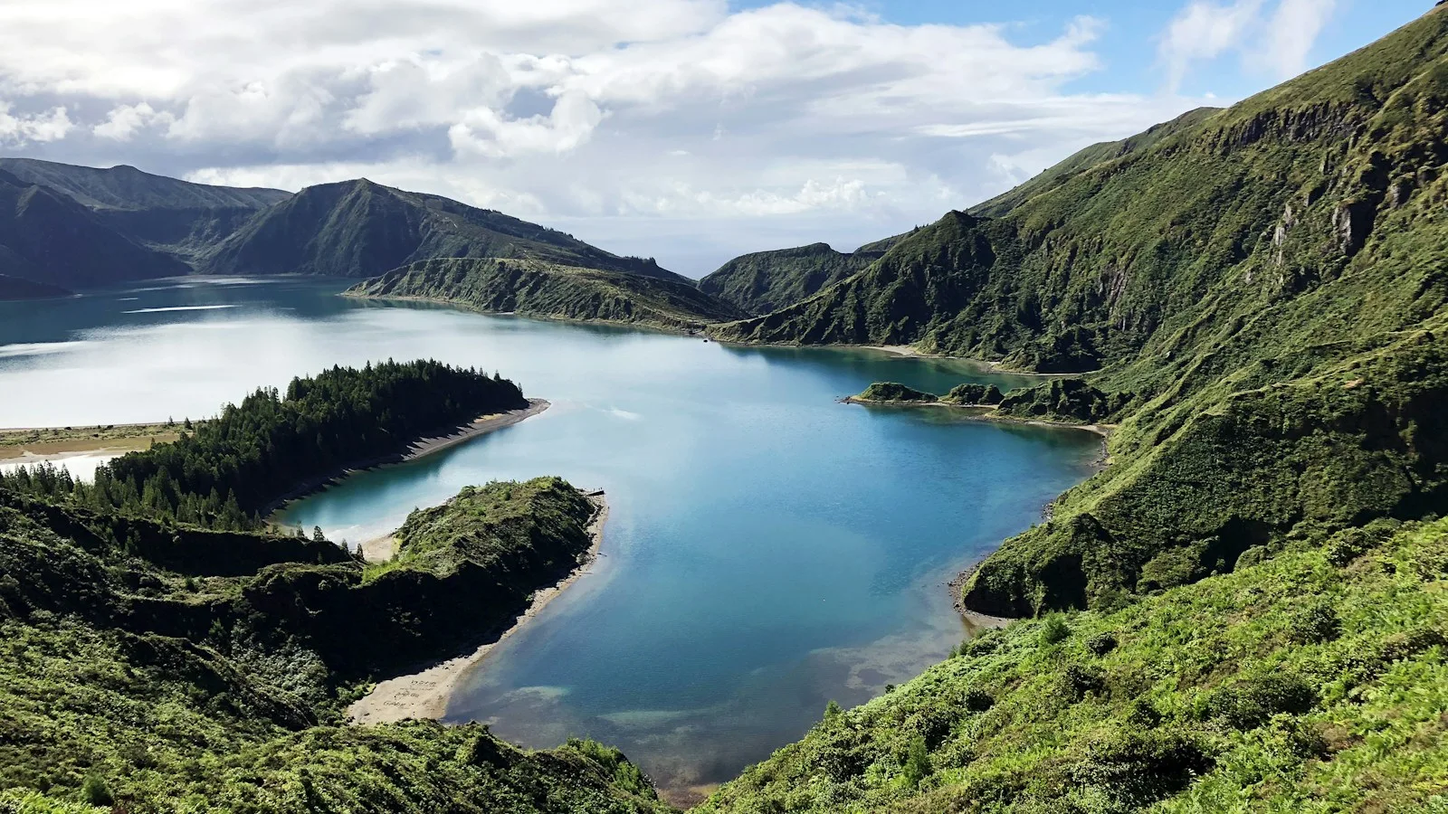 Jour 4 : excursion organisée (Lagoa do Fogo) ou baleines